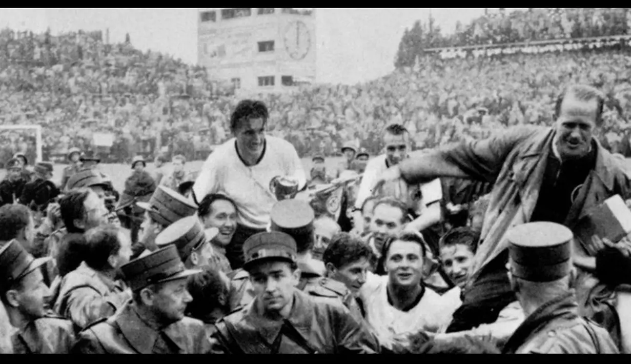 Kegembiraan Jerman Barat saat menjadi juara Piala Dunia FIFA 1954 di Swiss (fifa.com)