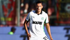 Aksi Jay Idzes bersama Sassuolo saat bertandang ke markas Cremonese dalam laga pekan kedua Serie A 2025/2025, Jumat (29/8/2025). (Instagram Jay Idzes)