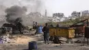 Warga Palestina di Gaza sukses mengubah sampah plastik menjadi Bahan Bakar Minyak (BBM). (BASHAR TALEB/AFP)