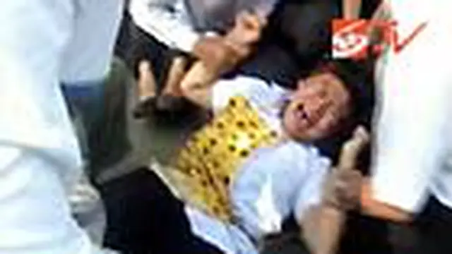 Seratusan Karyawan Pabrik Sepatu Kesurupan