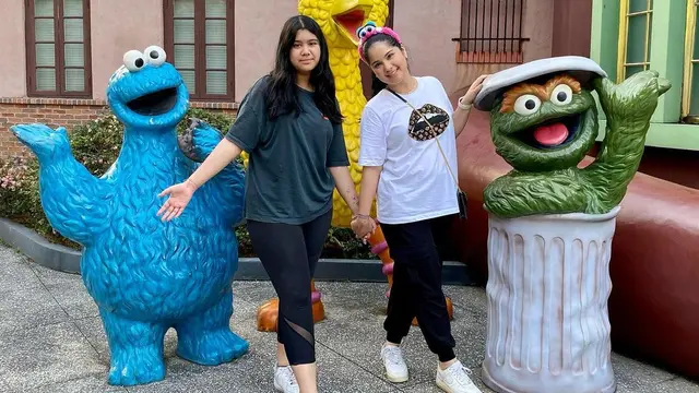 6 Momen Kompak Annisa Pohan dan Almira, Ibu Anak yang Disebut Bak Kakak Adik