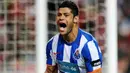 Kegembiraan striker Porto asal Brasil "Hulk" Souza usai mencetak gol ke gawang Benfica di laga Piala Portugal yang berlangsung di Estadio da Luz, Lisbon, 20 April 2011. AFP PHOTO / FRANCISCO LEONG