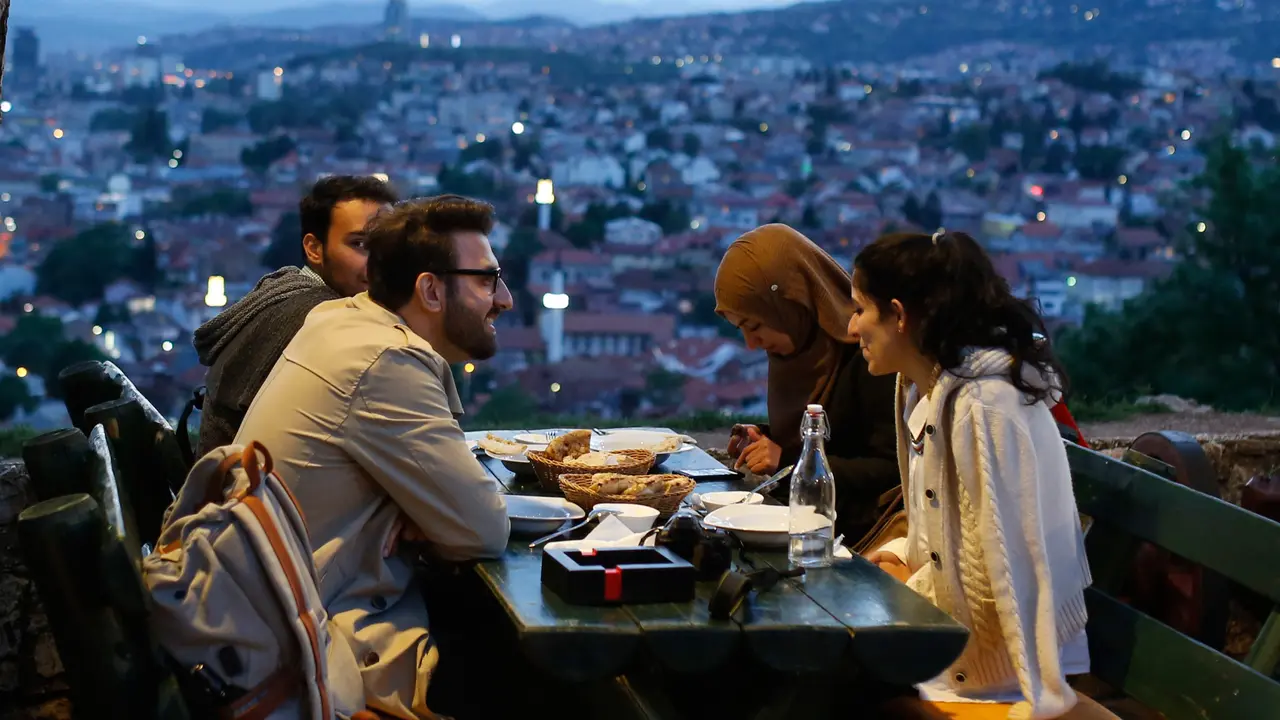 Tembakan Meriam Jadi Tanda Berbuka Puasa di Bosnia