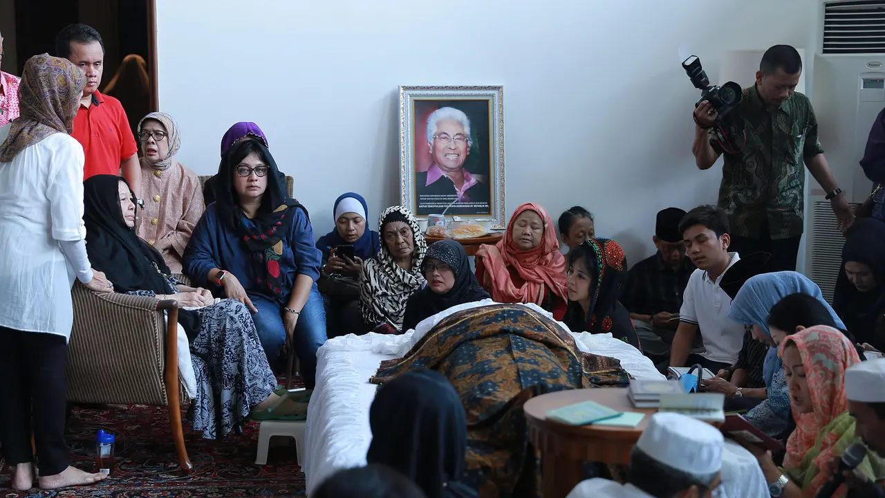 [Bintang] Rumah Duka Adnan Buyung Nasution