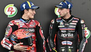 Marc Marquez dan Marco Bezzecchi pada balapan MotoGP 2026. (Lillian SUWANRUMPHA / AFP)