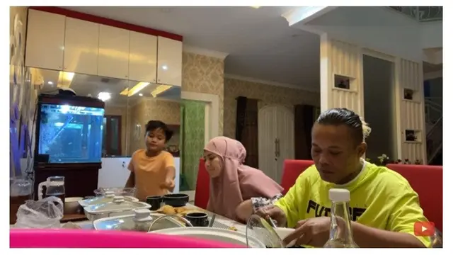 8 Momen Nathalie Holscher dan Sule Kembali Buka Puasa Bersama, Kompak Banget