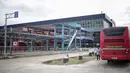 Suasana Terminal terpadu tipe A Pondok Cabe di Pamulang, Tangerang Selatan, Senin (31/12). Mulai 31 Desember ,  terminal yang memiliki luas keseluruhan mencapai 25.995 m2 tersebut resmi beroperasi. (Liputan6.com/Faizal Fanani)