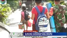 Pemerintah menginstruksikan penduduk Desa Batubulan yang telah terisolasi lava guguran erupsi Gunung Karangetang untuk meninggalkan kampungnya ke lokasi yang lebih aman.