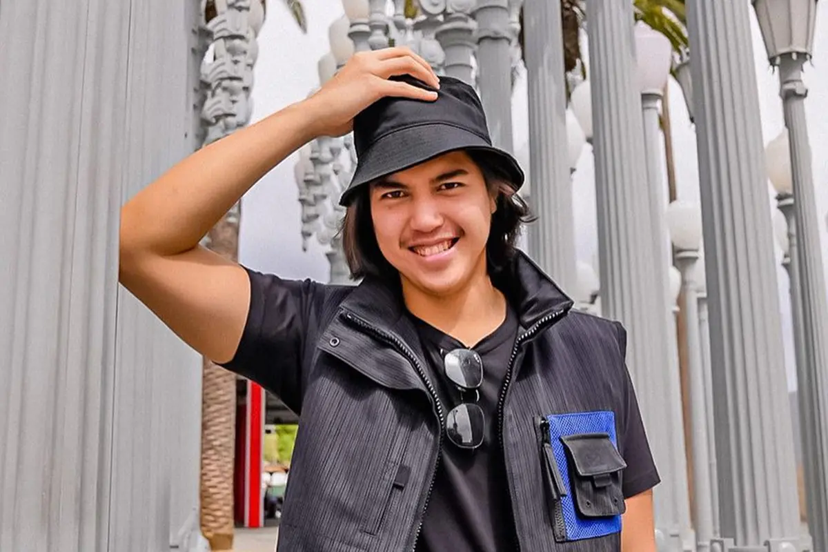 FOTO: Gaya El Rumi Pakai Topi, Tampil Keren