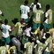Para pemain Senegal beristirahat minum air selama pertandingan Grup I Piala Dunia antara Prancis dan Senegal di East Rutherford, N.J., dekat New York, Rabu, 17 Juni 2026. (AP Photo/Adam Hunger)