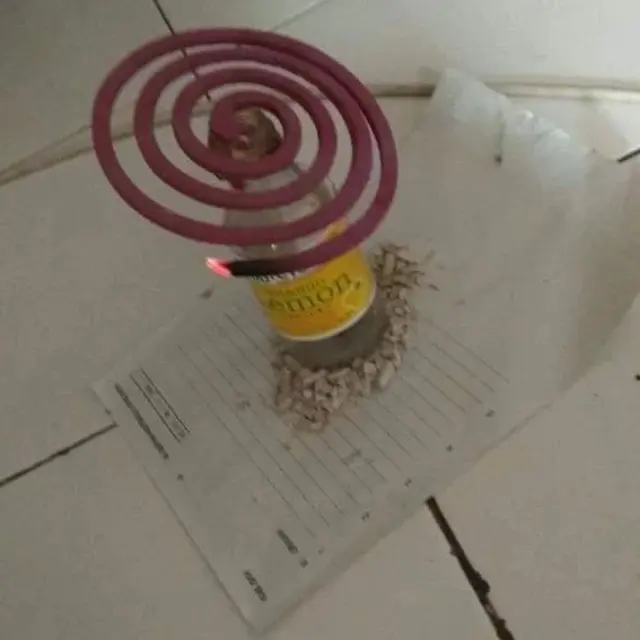 6 Potret Penyangga Obat Nyamuk Bakar Nyeleneh Ini Bikin Tepuk Jidat