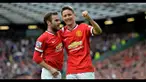 Juan Mata dan Ander Herrera melakukan uji keahlian menendang bola dengan sasaran spesifik mistar gawang. Siapa yang lebih hebat di antara keduanya?