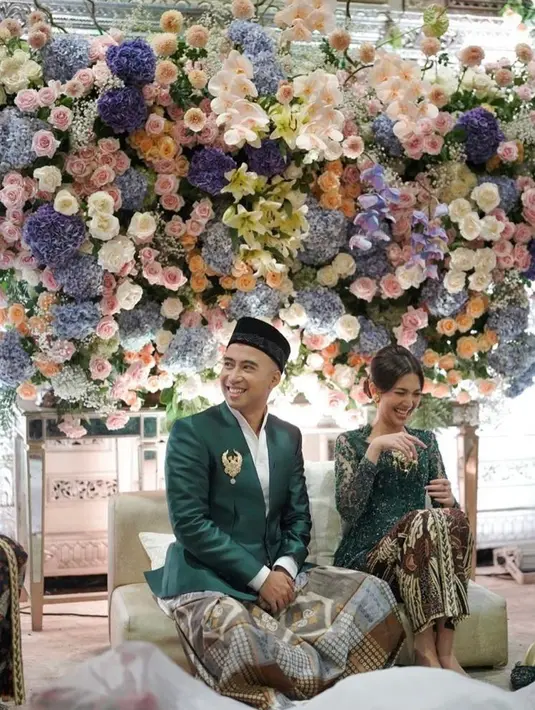 Sheila Dara dan Vidi Aldiano diketahui akan meninggalkan status single minggu depan. Kita doakan kelancaran acara untuk keduanya ya, Sahabat Fimela! (Instagram/willymulyadi27).