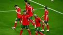 Pemain Portugal, Cristiano Ronaldo, bersama Pepe merayakan kemenangan atas Republik Ceko dalam duel matchday 1 Grup F Euro 2024, Rabu (19/6/2024). (AFP/Gabriel Bouys)