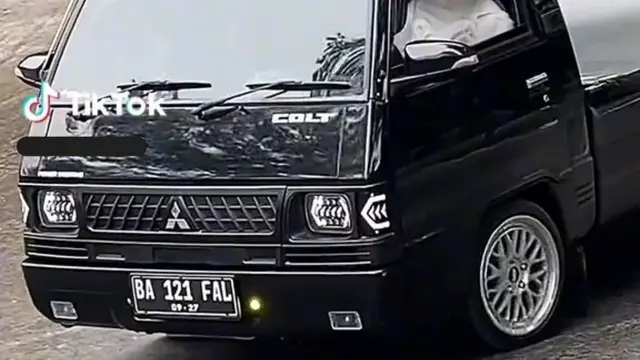 Tak Harus Mobil Mewah, Mitsubishi L300 Berikan Pengalaman Tak Ternilai Bagi Pasangan Ini (TikTok/@el_cipung)