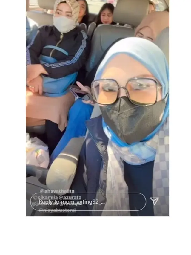 8 Potret Liburan Ibu Ayu Ting Ting di LA Tanpa Anak dan Suami, Seru Banget