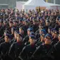 Sejumlah personel polisi berbaris saat berlangsungnya upacara peringatan HUT Ke-73 Bhayangkara di kawasan Monas, Jakarta, Rabu (10/7/2019). Presiden Joko Widodo (Jokowi) menjadi inspektur upacara yang dihadiri sebanyak 4.000 personel Polri dan 7 resimen TNI tersebut. (Liputan6.com/Faizal Fanani)