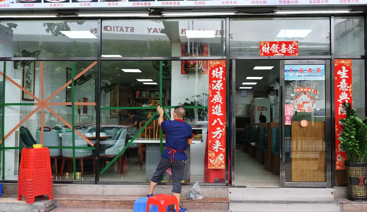 Diketahui, saat ini, Topan Super Ragasa bergerak dari Filipina dan Taiwan menuju Hong Kong dan mulai memasuki gerbang China Daratan, Provinsi Guangdong. (Adek BERRY/AFP)