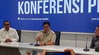 Menteri BUMN Erick Thohir dalam Konferensi Pers mengenai Indo Farma di Kantor Kementerian BUMN, Jakarta, Jumat (1/11/2024).
