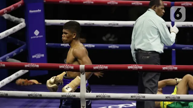 Ongen Saknosiwi Kanvaskan Petinju Thailand Jirawat Thammachot