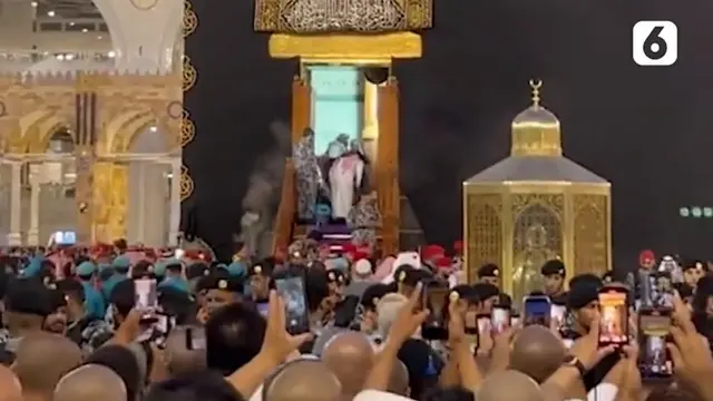 Momen Pintu Ka'bah Dibuka