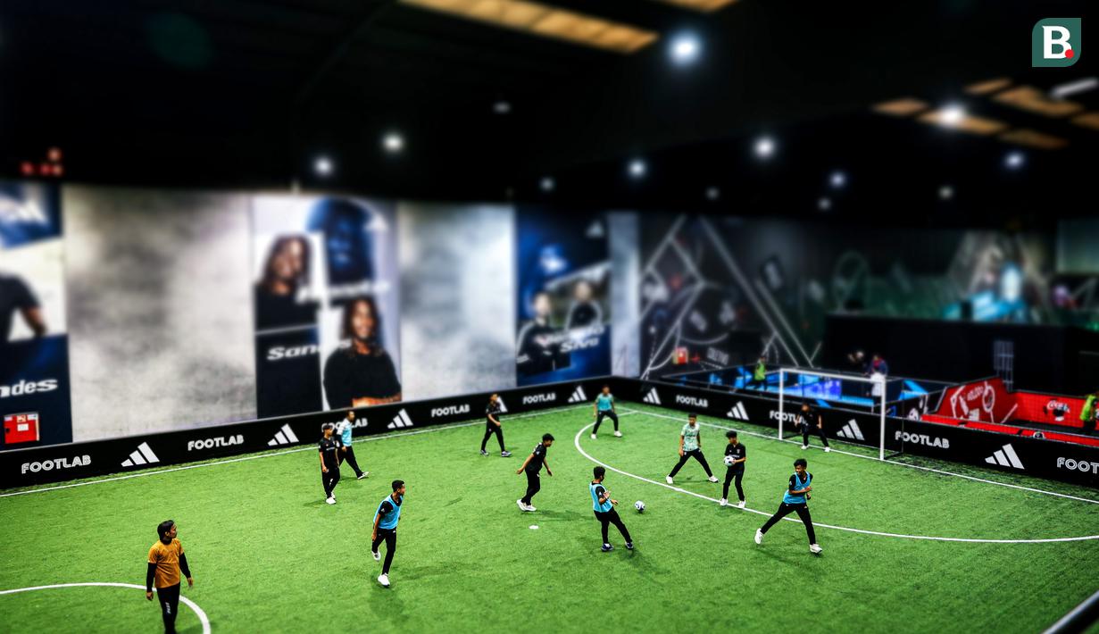 Suasan ketika para pemain Korea-Korea Selecao tampak sedang melakukan latihan di tempat futuristik Footlab di Portugal, Kamis (28/11/2024).