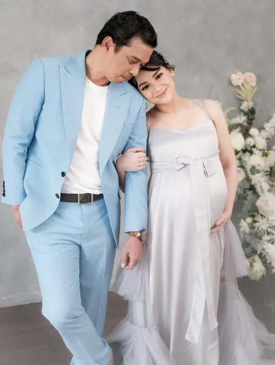 "Ryuzi itu sebenarnya artinya kayak orang yang setia, penyayang, terus berani menerima tantangan lah. Tapi kalau Ryu sendiri itu bahasa Jepang artinya naga," kata Angelica Simperler menjelaskan. (Instagram/angelicasimp.new)