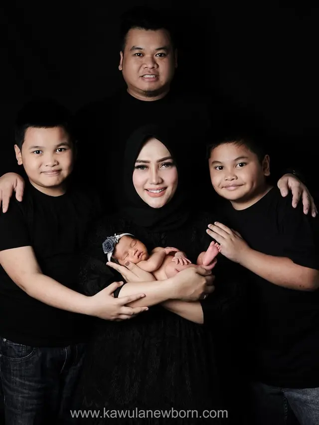 6 Gaya Pemotretan Baby Gege, Anak Ketiga Yulita MasterChef yang Menggemaskan