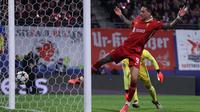 Striker Liverpool asal Uruguay #09, Darwin Nunez, mencetak gol pertama timnya saat pertandingan Liga Champions UEFA antara RB Leipzig dan Liverpool FC di Leipzig, Jerman timur, Kamis dini hari WIB (24/10/2024). (Ronny HARTMANN/AFP)