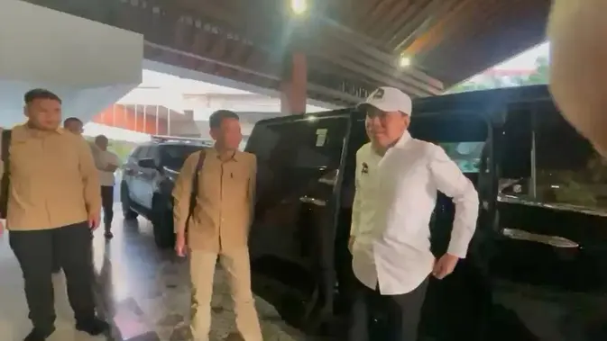 Pengakuan Jokowi Pakai Baju dan Topi PSI saat Safari Politik