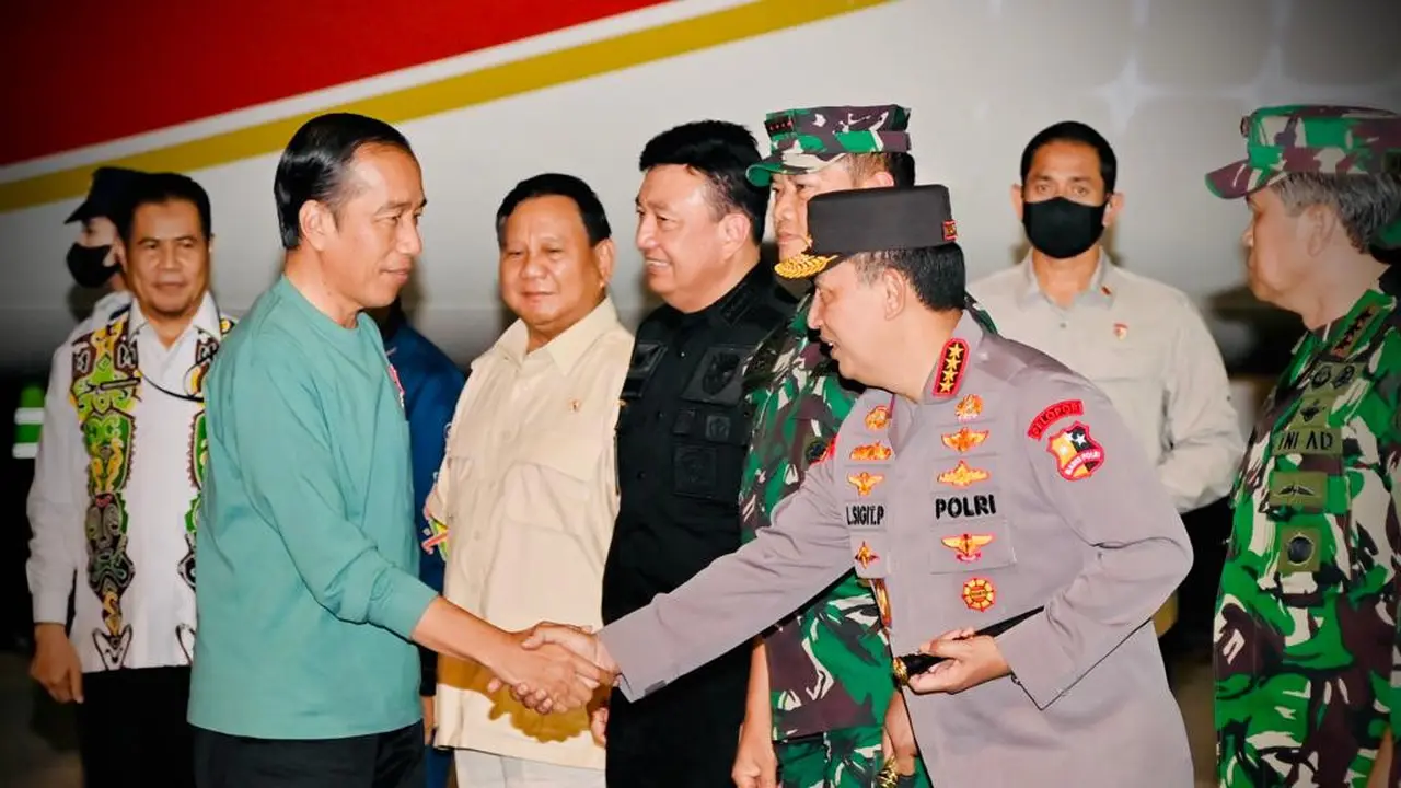 Presiden Jokowi saat tiba di Bandar Udara Sentani, Kabupaten Jayapura, Provinsi Papua