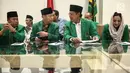 Ketum PPP Djan Faridz bersiap memberi keterangan pers, Jakarta, Kamis (20/7). Djan meminta seluruh kader dan simpatisan PPP di seluruh Indonesia untuk bersabar menunggu keputusan hukum yang sedang berproses di Mahkamah Agung. (Liputan6.com/Faizal Fanani)