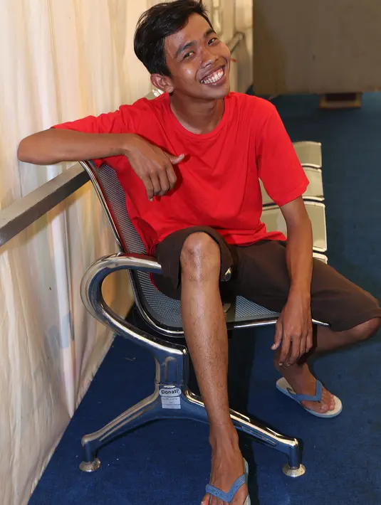 Dede mengaku bahagia dengan serial perdananya ini dan terharu dapat dipercaya menjadi aktor utama dalam serial ini. (Galih W. Satria/Bintang.com)