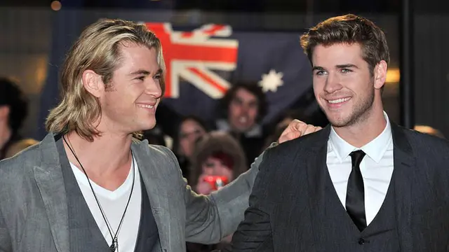 [Bintang] Chris Hemsworth - Liam Hemsworth