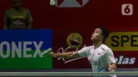 Sempat memenangi set pertama, Anthony Sinisuka Ginting gagal mengatasi permainan Kenta Nishimoto. (Liputan6.com/Herman Zakharia)