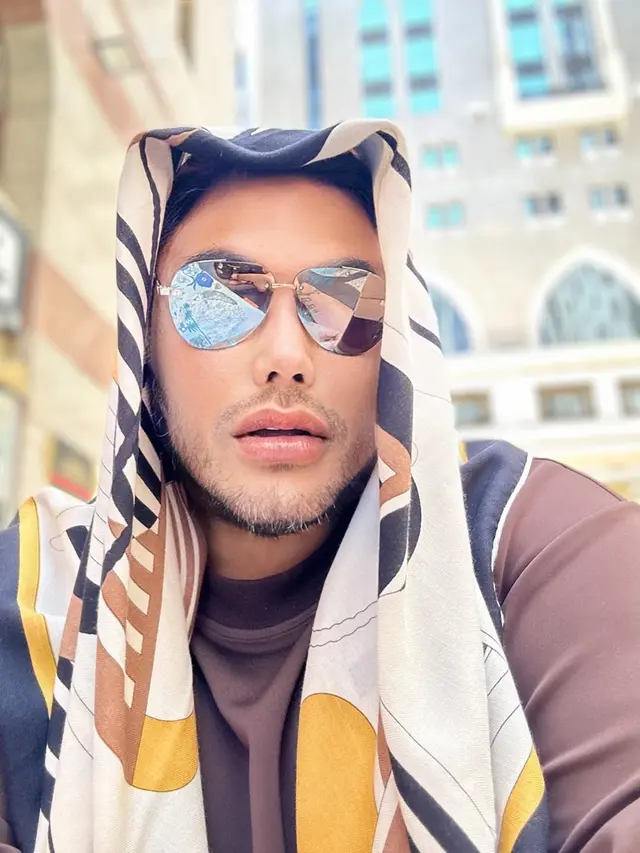 Outfit Ivan Gunawan saat di Tanah Suci, Selalu Modis (Foto: Instagram @ivan_gunawan)