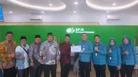 BPJAMSOSTEK Kantor Cabang Tanjung Morawa beri bukti kepesertaan BPJS Ketenagakerjaan BAZNAS Deli Serdang/Istimewa.