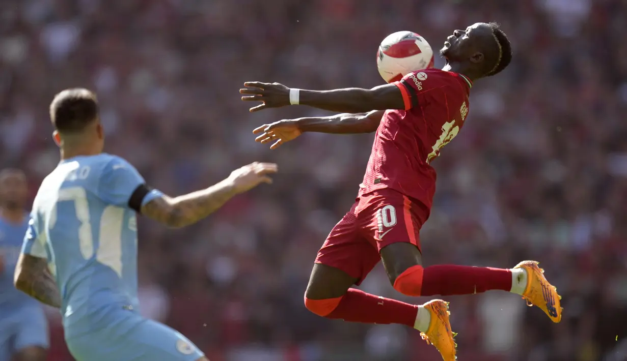 Mane kembali mencetak gol pada menit ke-45. Liverpool unggul 3-0 saat babak pertama usai. (AP Photo/Kirsty Wigglesworth)