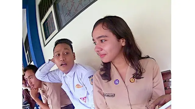 6 Foto Lawas Masa SMA Dianda Sabrina, Pemeran Gina 'Dari Jendela SMP'