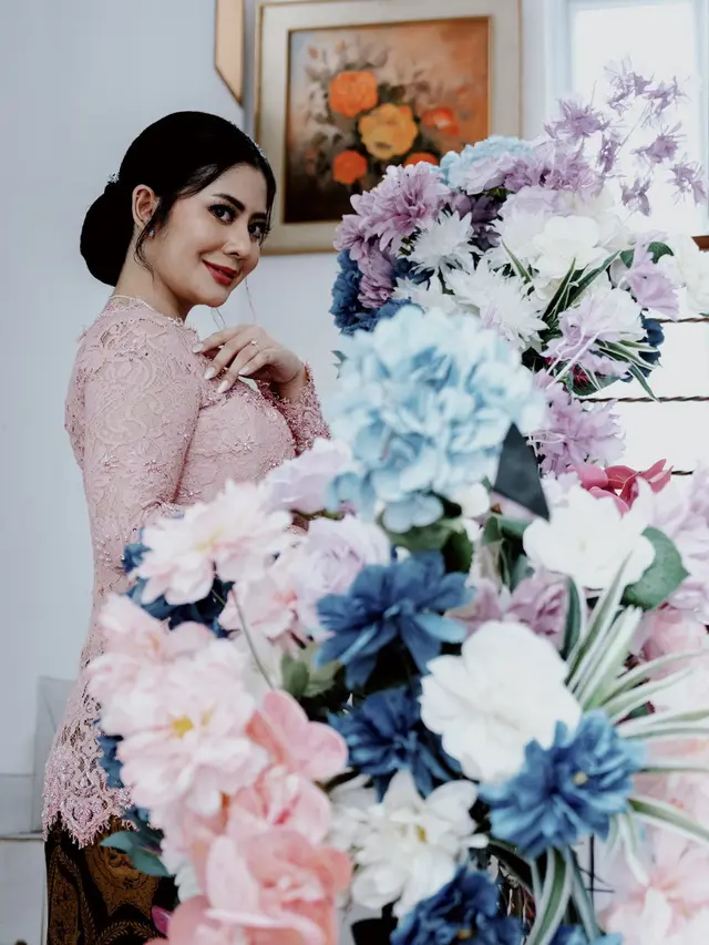 Thavita Resmi Bertunangan. [@thavitaa]