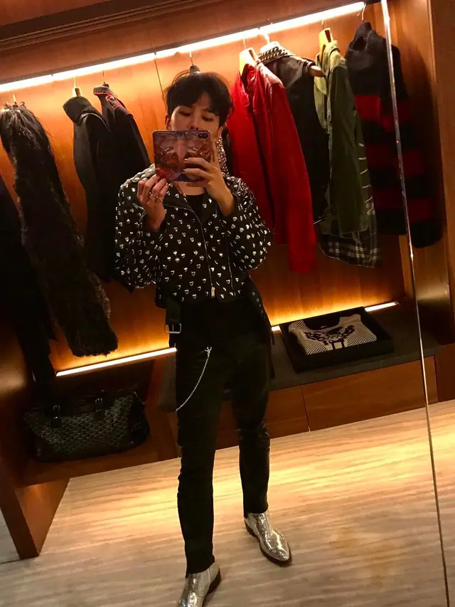 Dijuluki King of Fashion, Ini 10 Gaya Nyentrik G-Dragon yang Curi Perhatian
