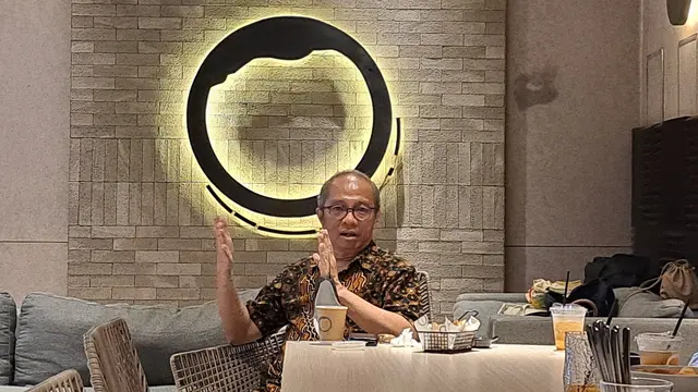 Dokter bedah onkologi Sonar Soni Panigoro sedang menjelaskan mengenai pemeriksaan genomik untuk mengetahui ada tidaknya gen kanker di tubuh seseorang.