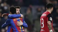 Pemain Barcelona, Neymar, merayakan gol yang dicetak Lionel Messi ke gawang Leganes. Barca akhirnya memastikan kemenangan setelah Lionel Messi mencetak gol melalui titik putih pada masa injury time. (AP/Manu Fernandez)