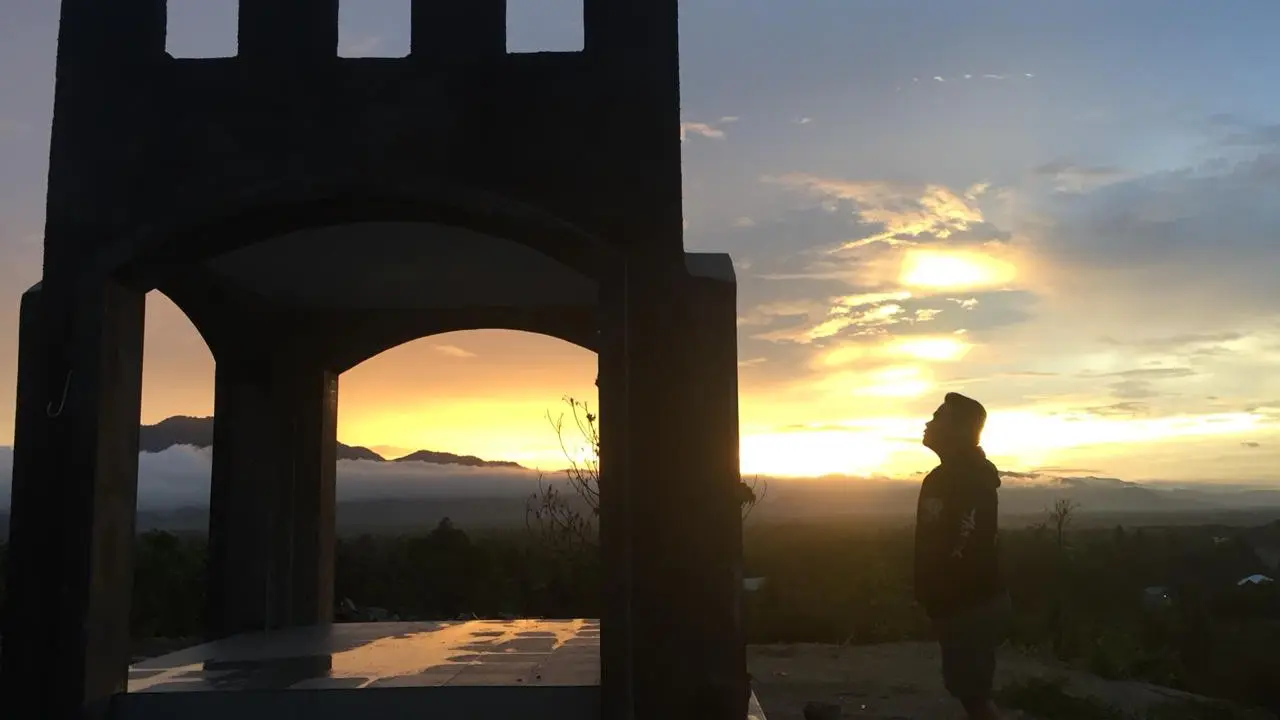 Sunset di Puncak Benteng Ulanta Gorontalo