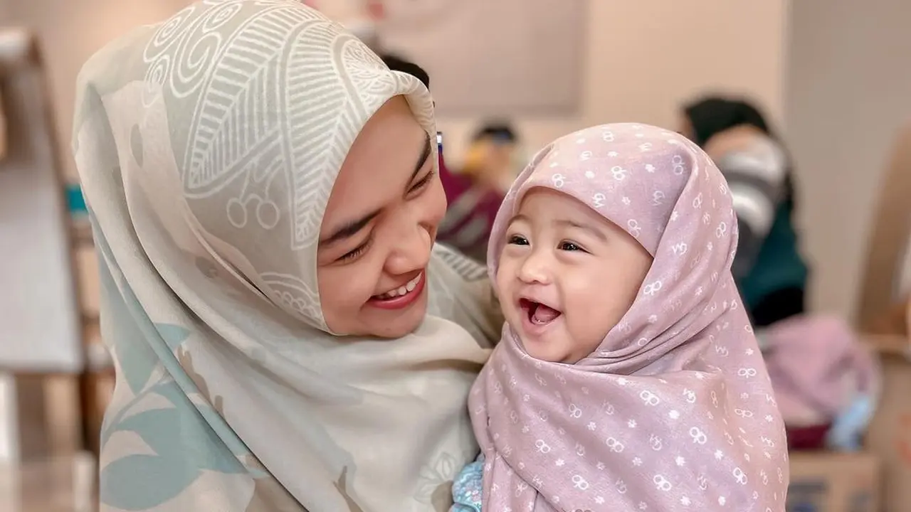 Ria Ricis dan Baby Moana. (Foto: Dok. Instagram @riaricis1795)