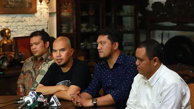 Ahmad Dhani dan kuasa hukumnya