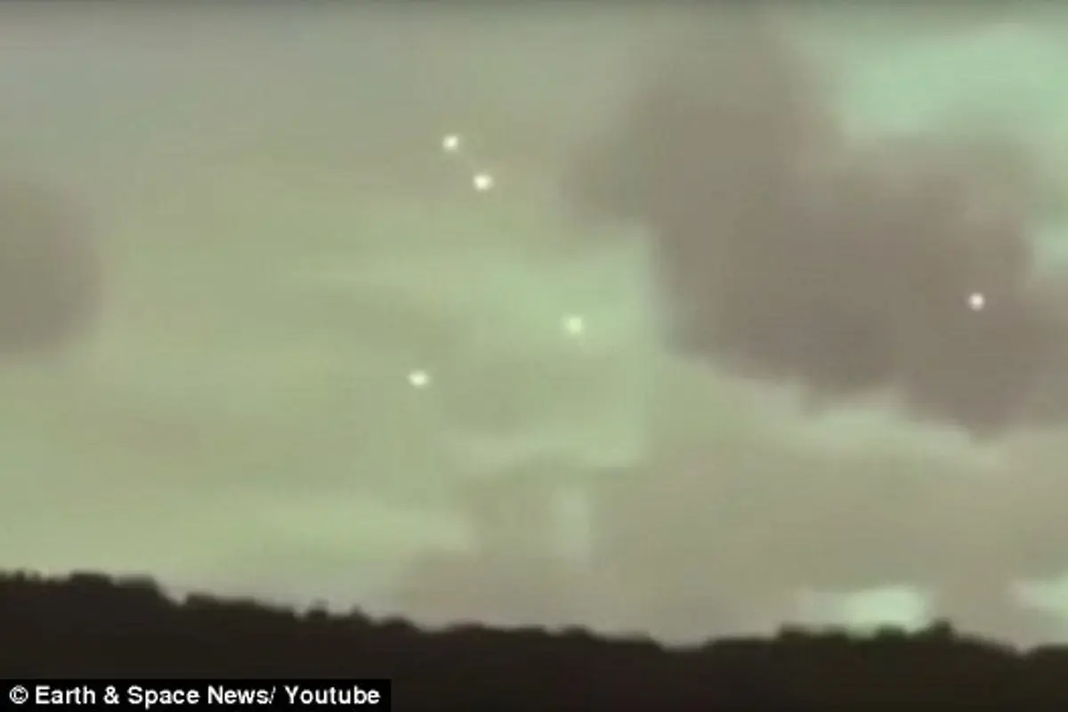 Penampakan Cahaya Misterius di Langit Hawaii, UFO Joget?