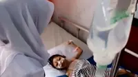 Seorang bocah perempuan di Jombang, Jawa Timur, menderita pengecilan kepala dan gizi buruk.