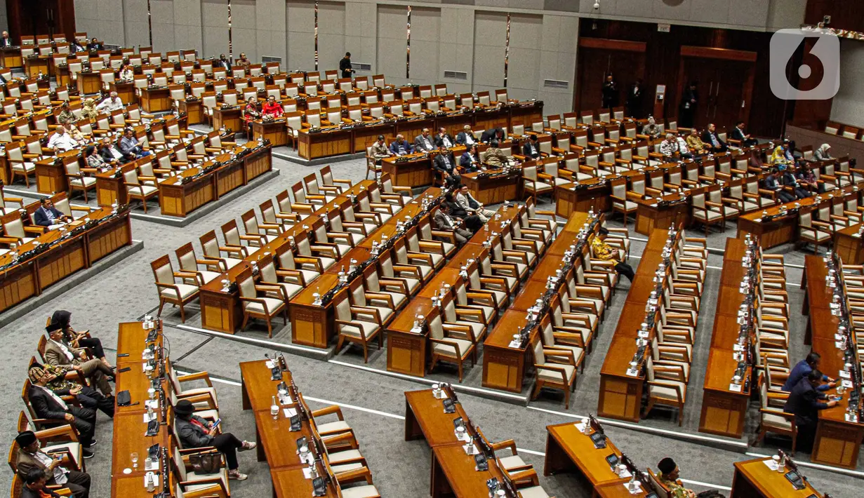 Dari ratusan anggota DPR yang absen, hanya 54 anggota yang mengajukan izin. (Liputan6.com/Faizal Fanani)
