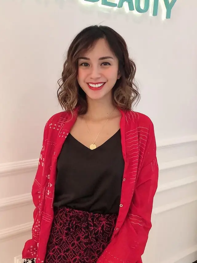 Jadi Single Mom, Ini 7 Pesona Kirana Larasati yang Terlihat Bak Anak Muda